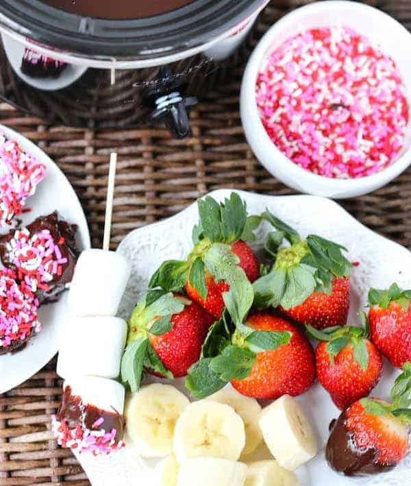 https://www.rachelcooks.com/wp-content/uploads/2015/02/Slow_Cooker_Chocolate_Fondue-4.jpg