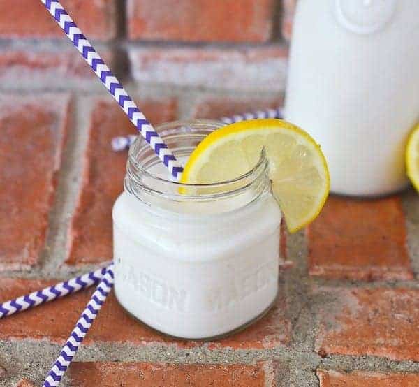 https://www.rachelcooks.com/wp-content/uploads/2015/05/creamy-lemon-smoothie-600-9-of-3.jpg