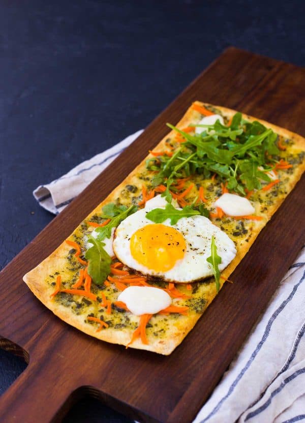 This pesto flatbread pizza is the perfect thing to get you out of your lunch rut. Ready in 15 minutes, it's a quick and easy way to have a flavorful and filling lunch.