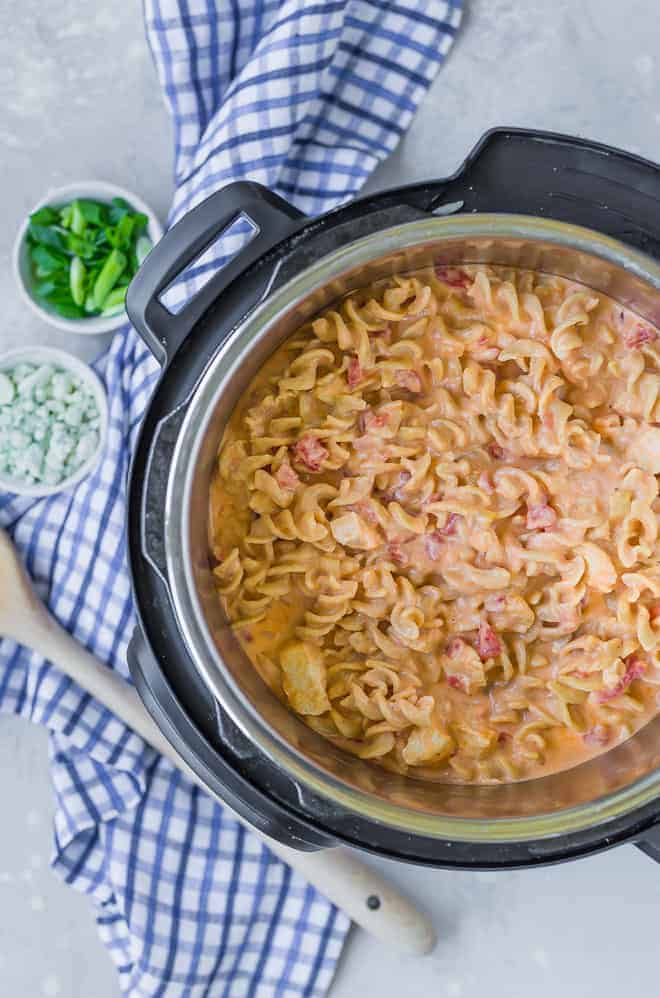 Image of creamy buffalo chicken pasta in an instant pot