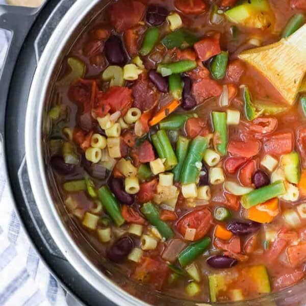 Image of minestrone soup in an Instant Pot.