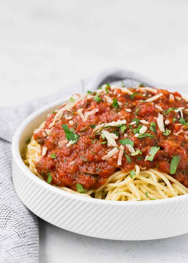 Image of spaghetti with vegetarian tomato sauce. 