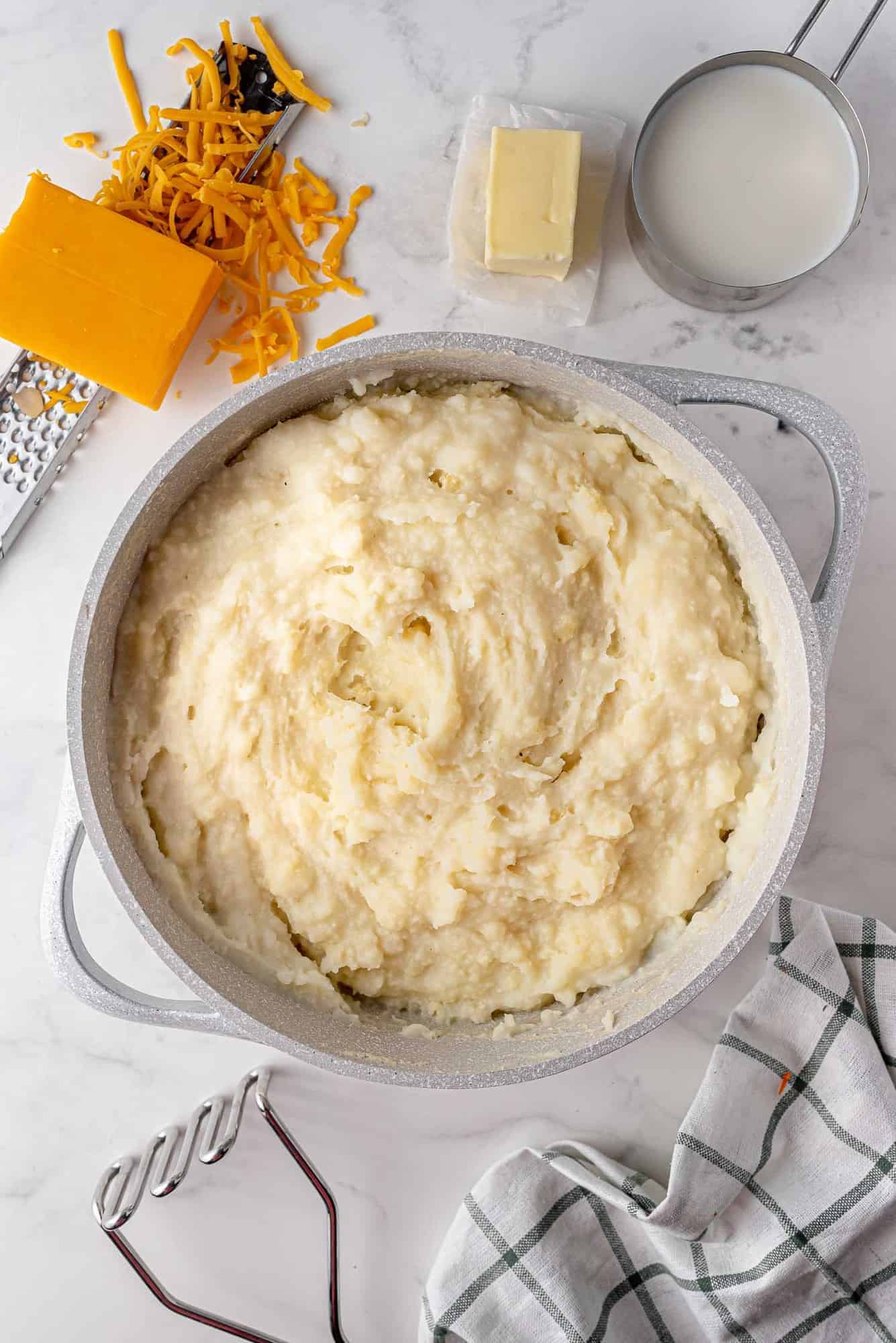 Mashed potatoes in a pan.