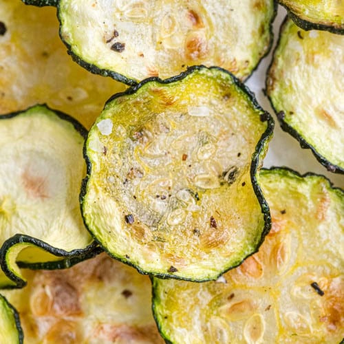 Pile of crispy zucchini slices.