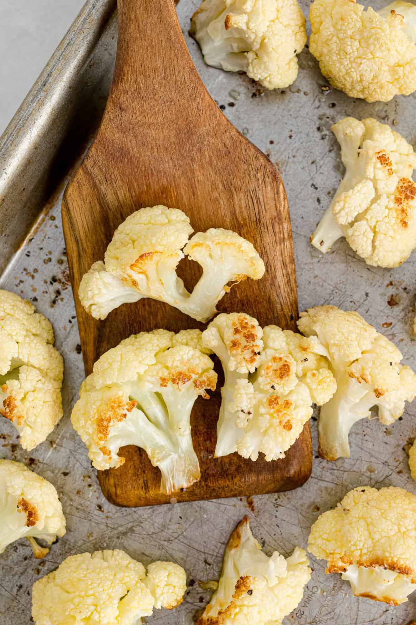 Cauliflower on a wooden spatula.