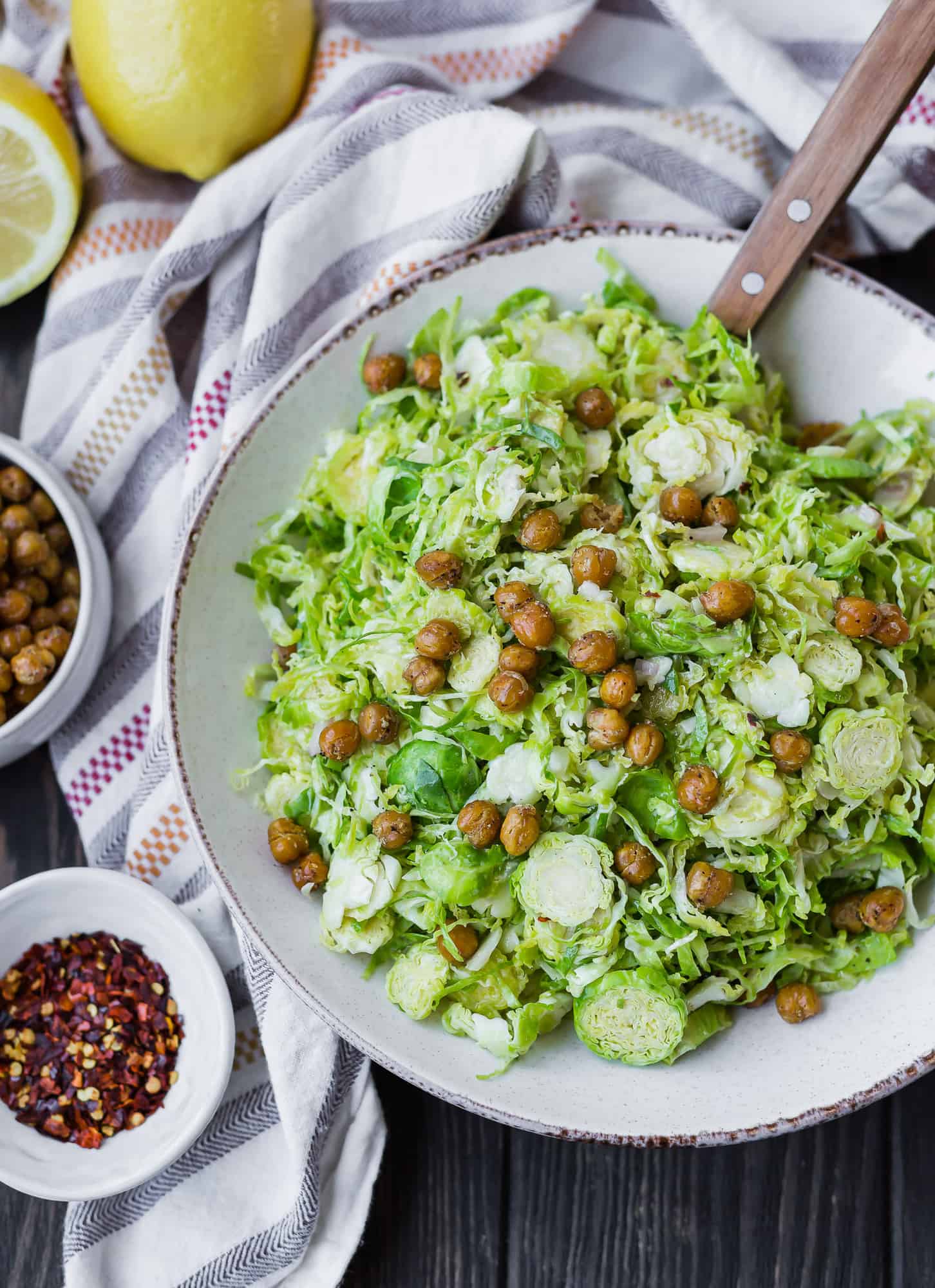 Salad with crispy chickpeas.