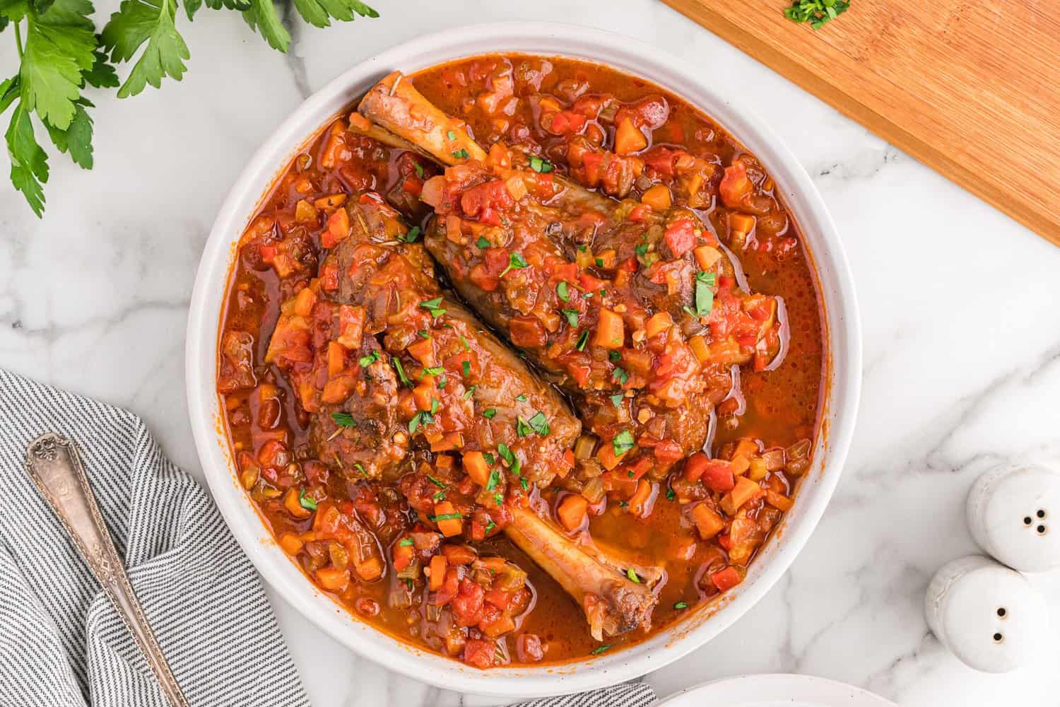 Lamb shanks in a large bowl.