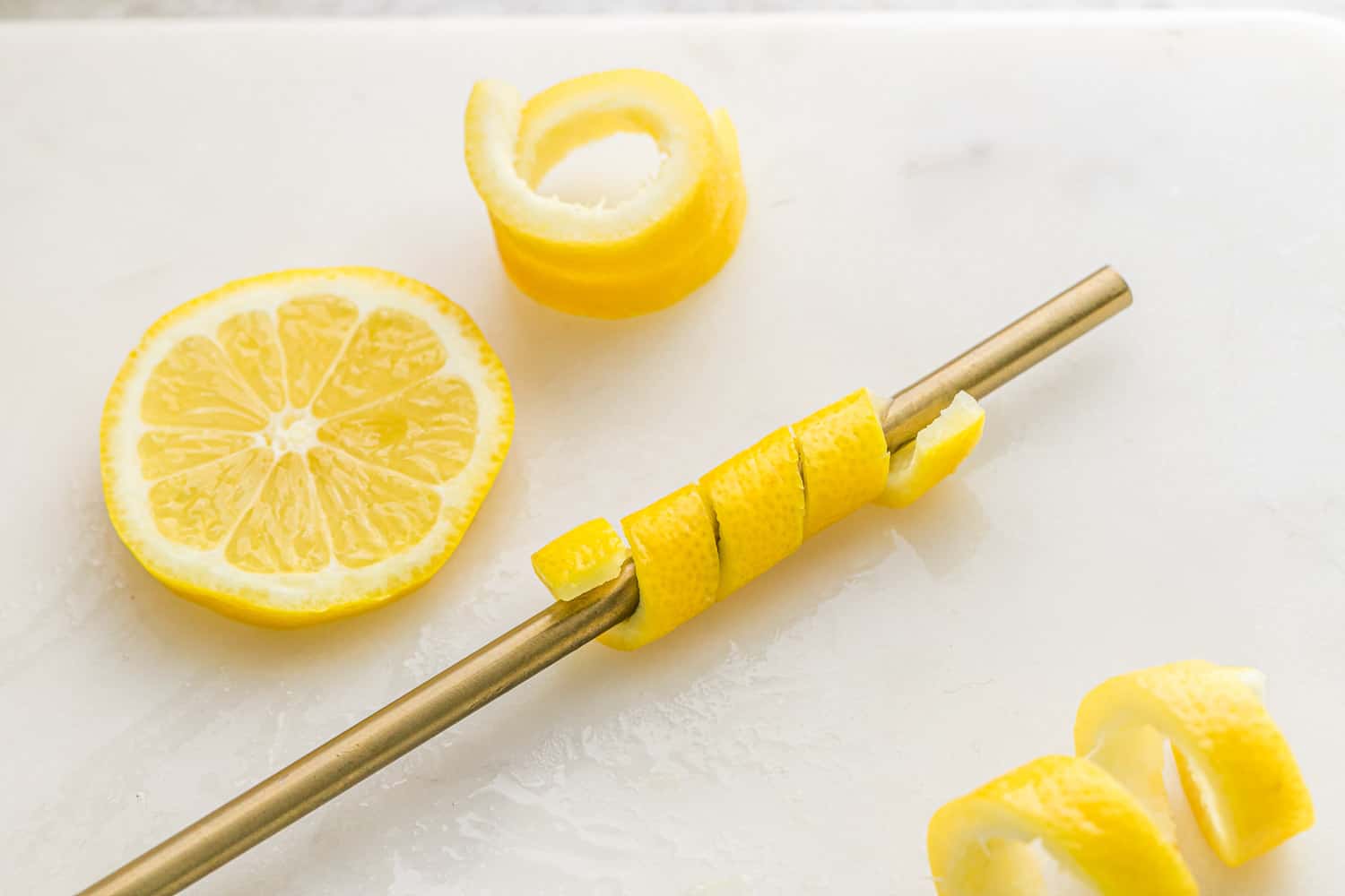 How to Make a Lemon or Lime Twist - Easy Way to Make Citrus Curls