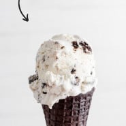 Ice cream, text overlay reads "oreo ice cream - no churn!"