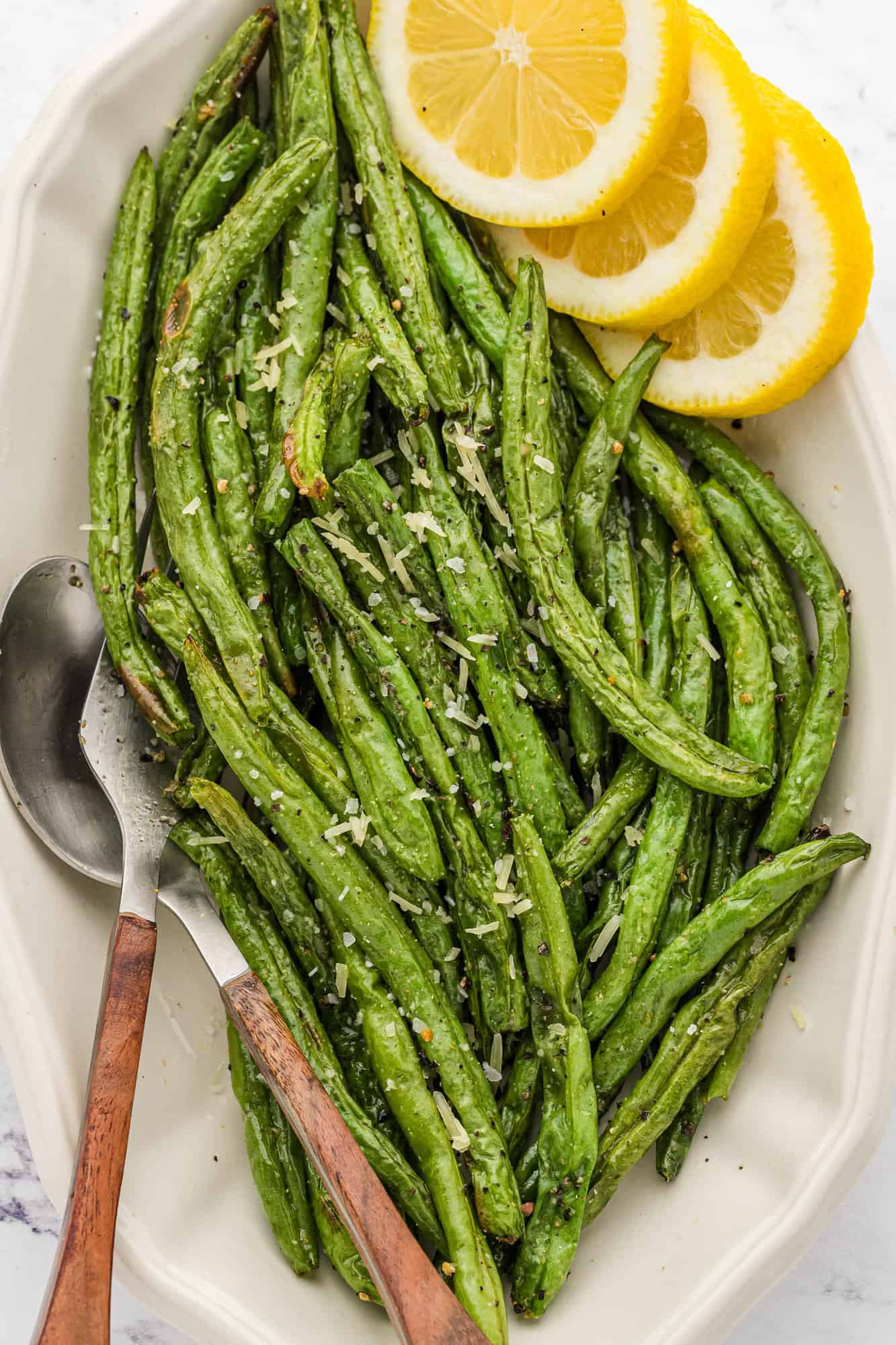 Close up of cooked green beans.