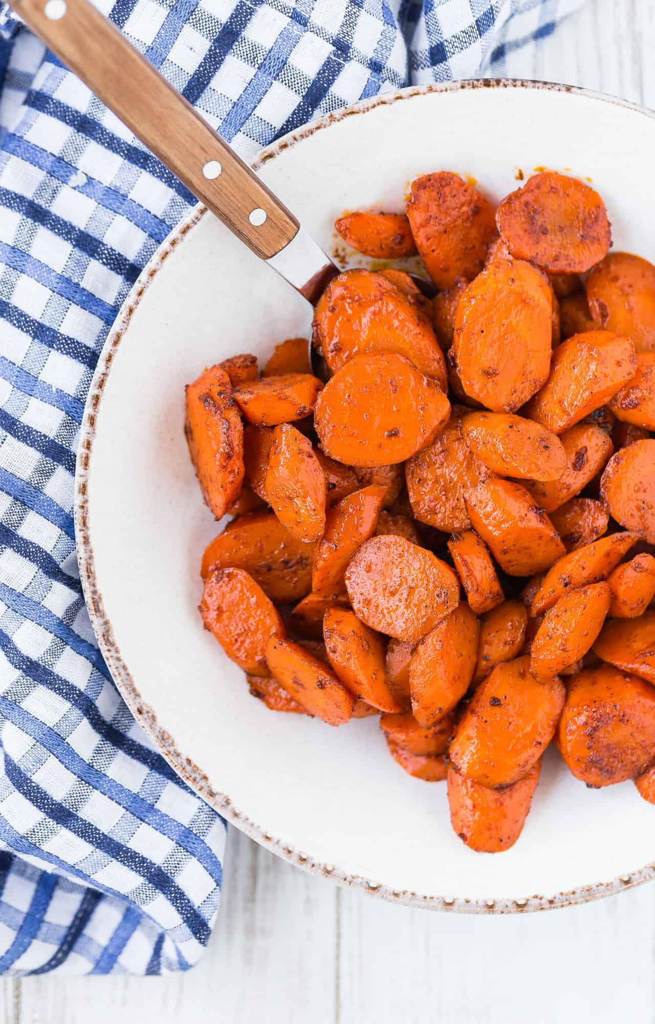 Glazed carrots with honey in a white bowl.