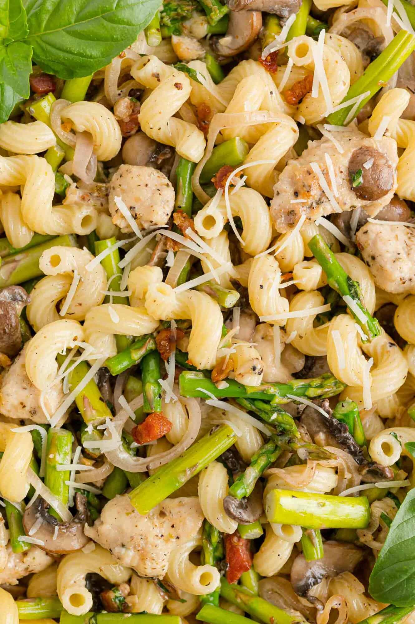 Close up of pasta, asparagus, and chicken.