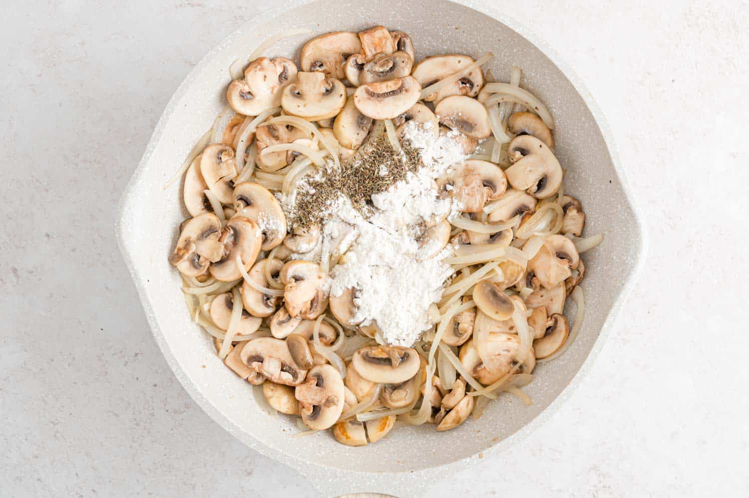 Mushrooms sprinkled with flour.