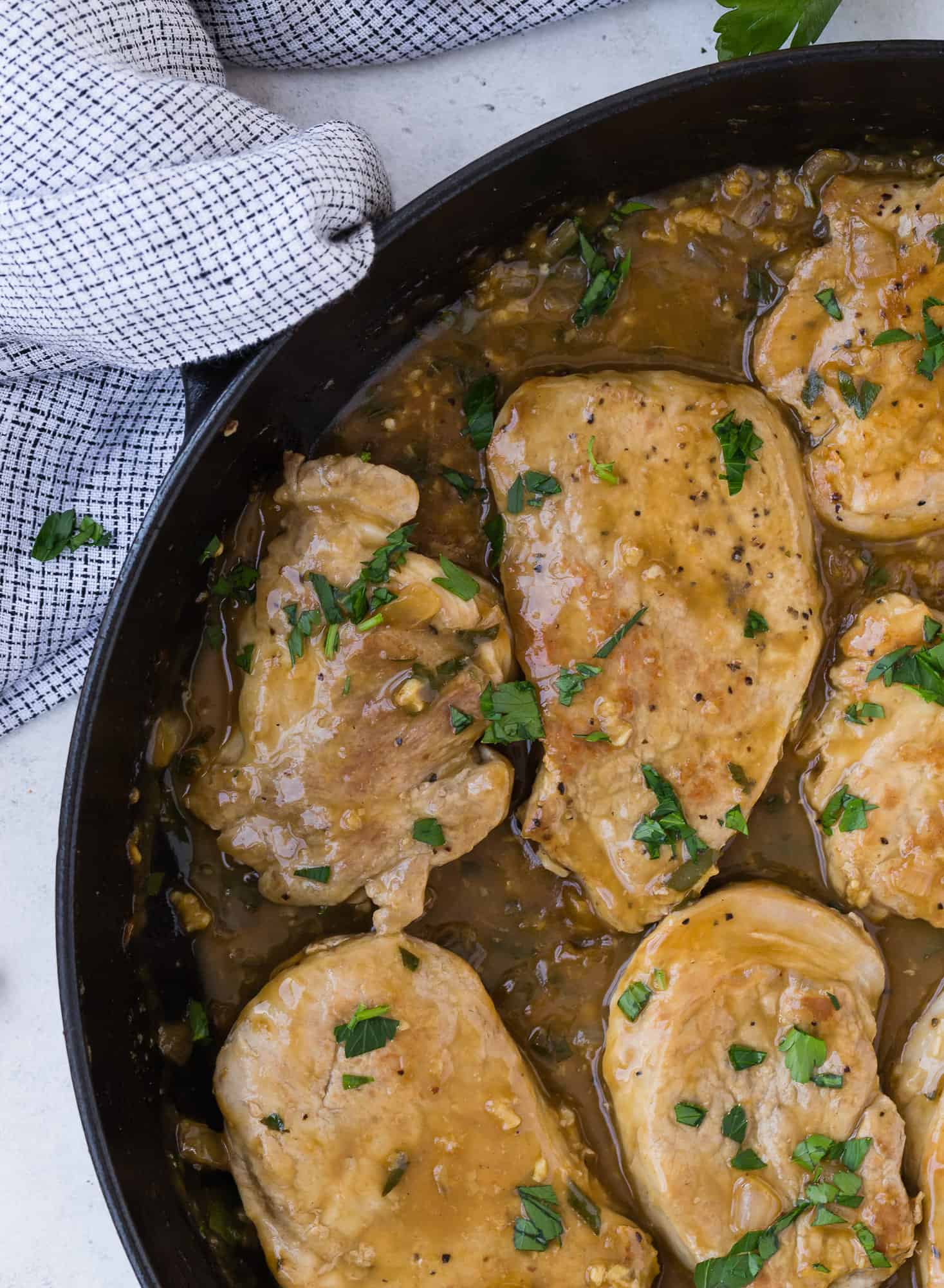 Pork with light brown sauce and parsley.