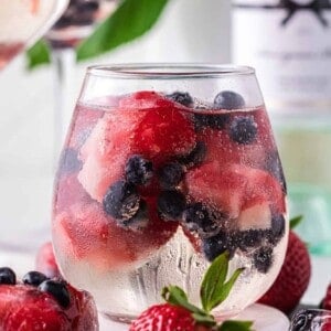 White wine spritzer in stemless glass.