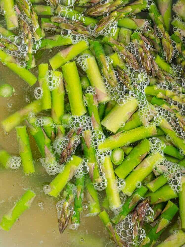 Orzo and asparagus in boiling water.